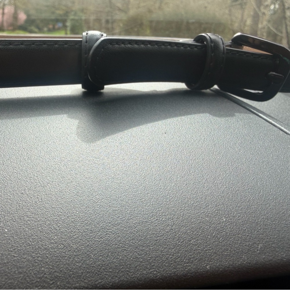 Elegant Black and Tan Women's Belt - Picture 2 of 16